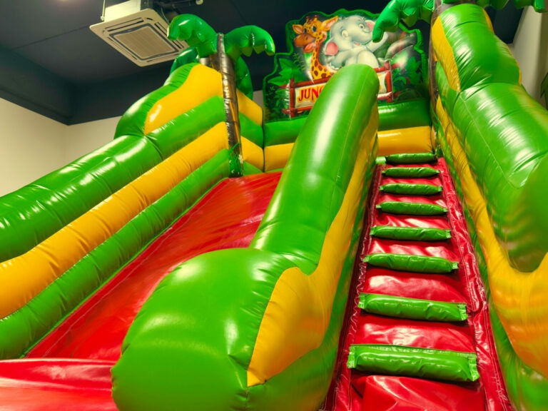 Zamek dmuchany w Tramp Klub Szczecinek