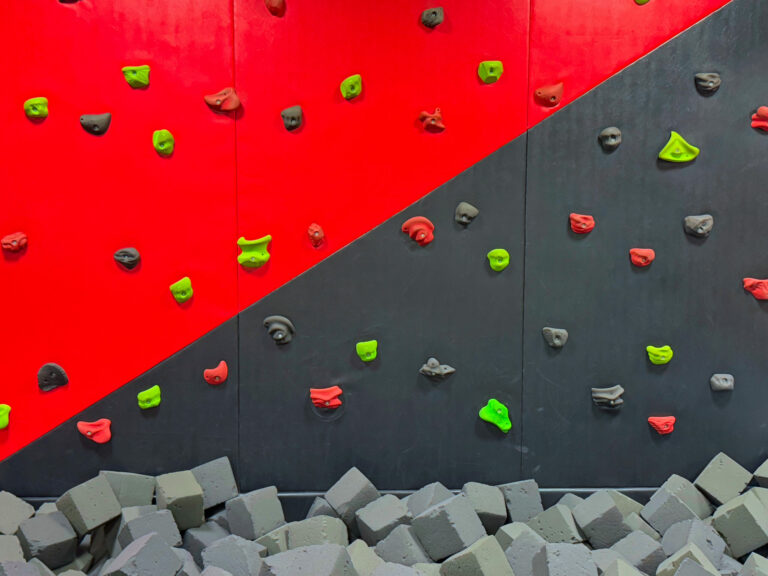 Ścianka wspinaczkowa w Tramp Klub Szczecinek